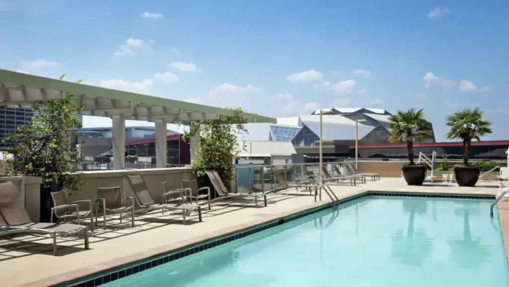 Hilton Garden Inn Downtown atlanta hotels with rooftop pools outdoor pool view