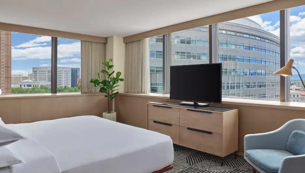 Sheraton Denver Downtown Hotel room deign corner suite