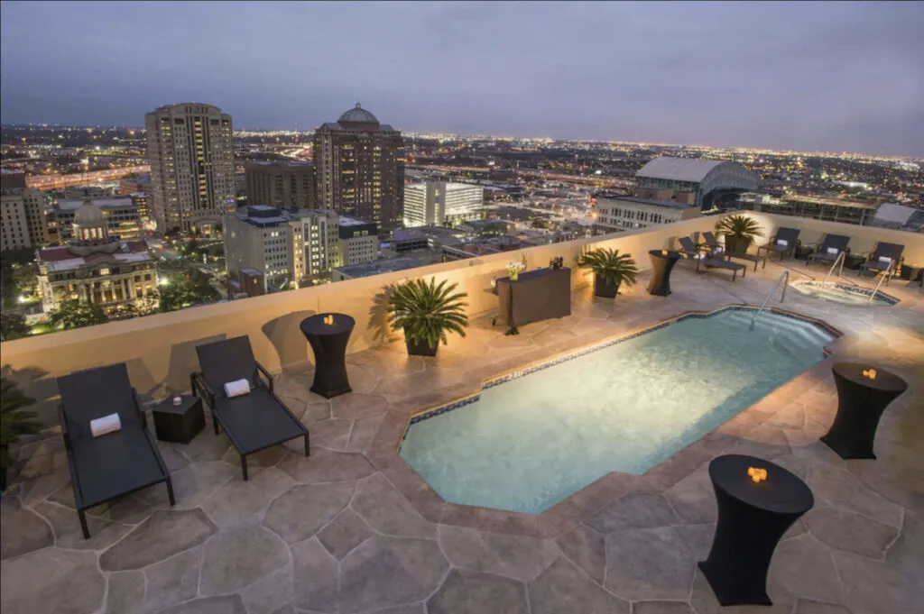 Magnolia Hotel Houston Hotels with rooftop pools with a view