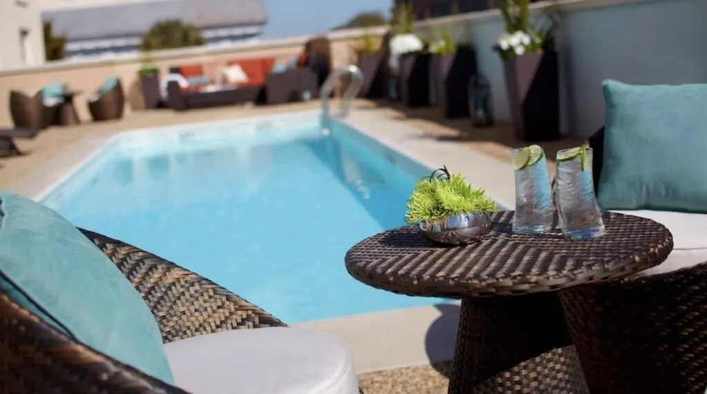 best charleston hotels with rooftop pools, The Lindy Renaissance Charleston Hotel