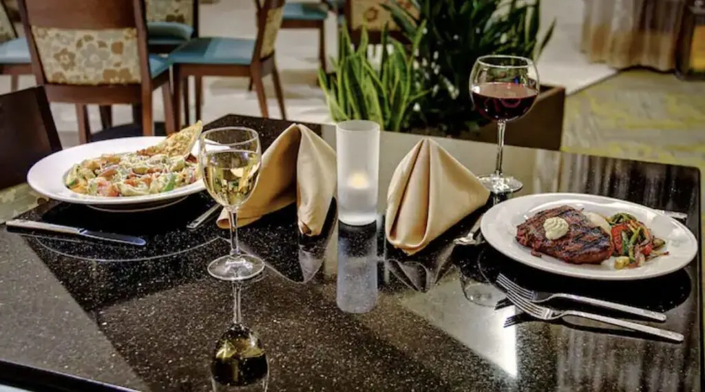 restaurant in Hilton Garden Inn Mt Pleasant, South Carolina
