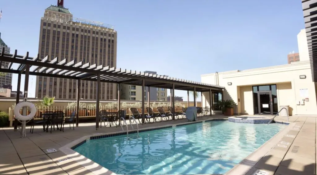 rooftop pool at San Antonio hotel Drury Inn & Suites San Antonio Riverwalk 