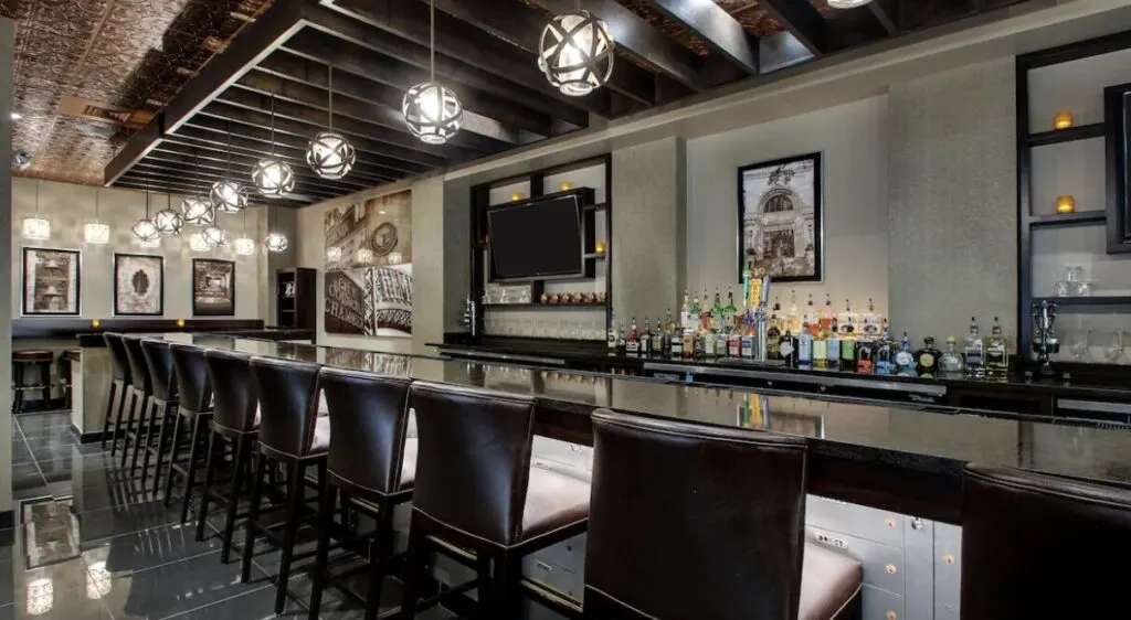 bar at Drury Plaza Hotel San Antonio Riverwalk 